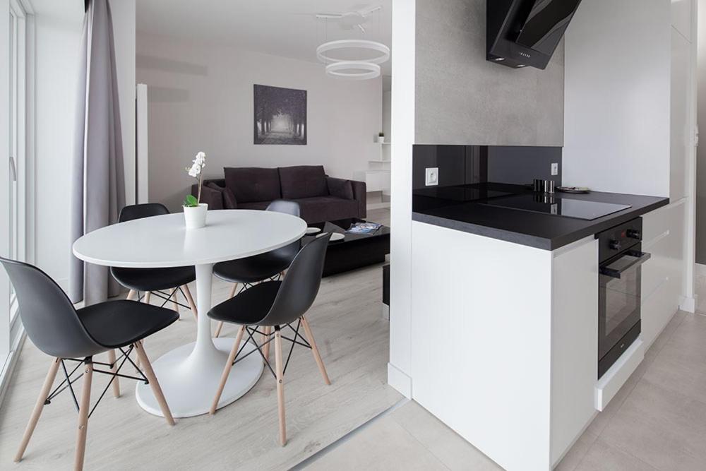 Capital Apartments - Towarowa Познань Экстерьер фото